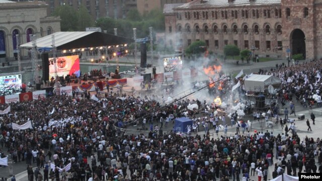 Gas balloons blew up during a Republican Party eleciton rally in Yerevan's Republic Square on May 4.