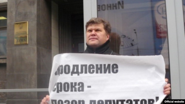 Yabloko's Mitrokhin "blocking access" to the Duma today