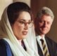 بی نطیر بوتو که بار دیگر در پاکستان به قدرت رسیده بود برای جلب رضایت کلینتون در معامله خرید جنگنده های اف 16 بار دیر به کاخ سفید رفت.