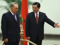 Nazarbaev (left) arrived in Beijing on December 20 (epa)