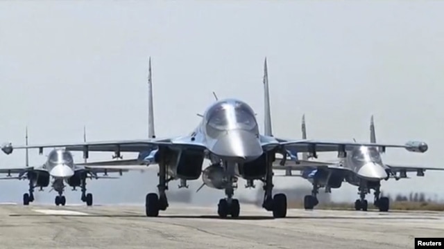 Российские боевые самолеты взлетают с авиабазы Хмеймим в Сирии. 15 марта 2016 года