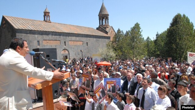 Armenia - Prosperous Armenia Party leader Gagik Tsarukian addresses a campaign rally in Aragatsotn region, 02May2012.