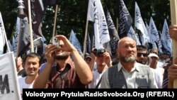 Hundreds of Hizb ut-Tahrir activists rallied in Simferopol on June 6.