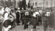 Ослободување на Скопје на 13 ноември 1944 година. Партизаните на чело со Методија Андонов Ченто, Димитар Влахов и Михајло Апостолски пречекани од народот во ослободено Скопје.