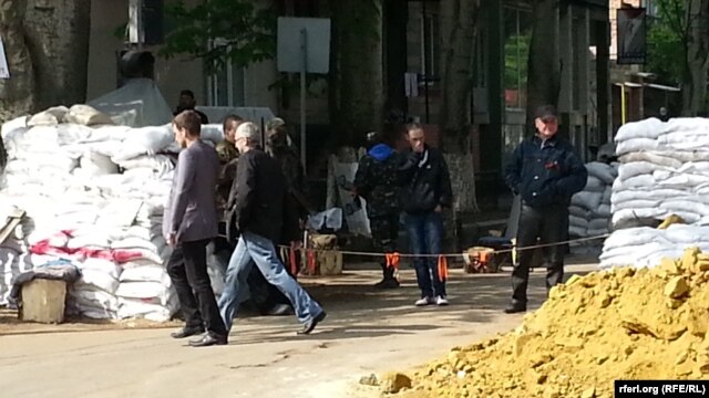 Блокпост пророссийских активистов в Славянске