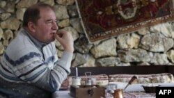 Ильми Умеров, Қырым татарлары меджлисі төрағасының бұрынғы орынбасары.