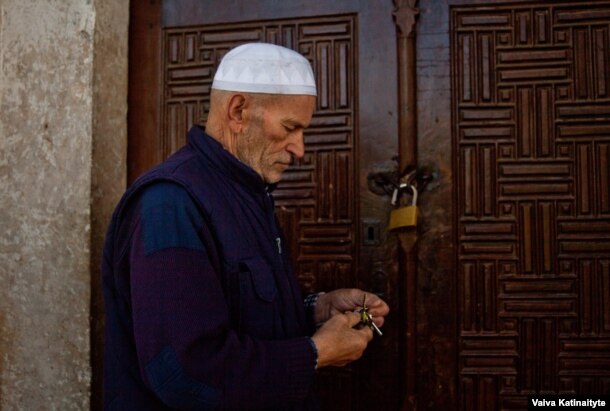 Mosque caretaker Hakif Sikirocha says more and more people are turning to Islam in his country.