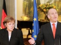 Olmert (right) with Merkel on April 1 (epa)