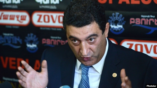 Armenia - Former Environment Minister Vartan Ayvazian at a news conference in Yerevan, 17Sep2012.