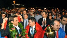 Armenia -- Armenians celebrate the victory of the national men's team in the 2012 Chess Olympiad in Istanbul, Yerevan, 10Sep2012