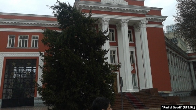 Dushanbe's New Year's tree is installed on December 24.