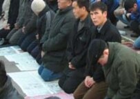 Kazakh Muslims (RFE/RL file photo)