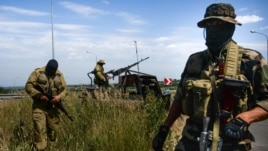 Проросійські бойовики у Луганську