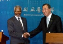 Annan (left) with Ban Ki-moon (epa file photo)