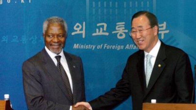 Annan (left) with Ban Ki-moon (epa file photo)