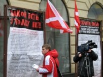 Pro-Kremlin youth activists campaign in Moscow on March 9 (TASS)