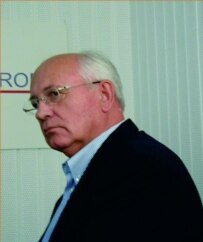 Gorbachev at RFE/RL in 2001 (RFE/RL)