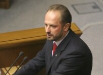 Roman Bezsmertnyy, leader of the Our Ukraine bloc's parliamentary faction, addresses the Verkhovna Rada on October 17 (ITAR-TASS)