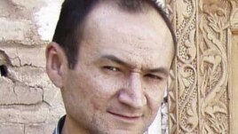 Ўзбекистон президентининг жияни, журналист Жамшид Каримов 6 йилдан ортиқроқ руҳий касалликлар шифохонасида тутқунликда бўлди.