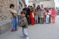 عکس يادگاري با کودکان ايزدي در روستاي شيخان