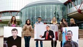 Демонстрация с требованием освобождения политзаключенных в Азербайджане у здания ПАСЕ в Страсбурге