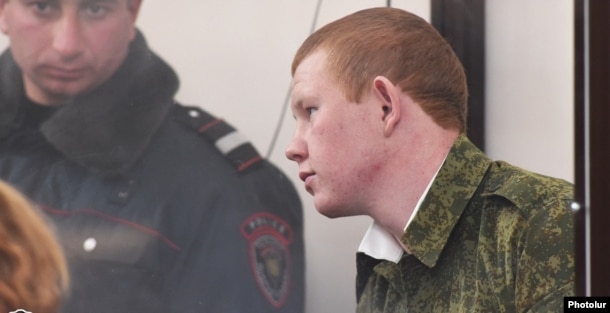 Российский военнослужащий Валерий Пермяков в зале суда