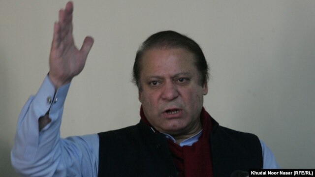 Nawaz Sharif is one of three senior politicians whom the Taliban has insisted should mediate possible talks with the country's military. (file photo)