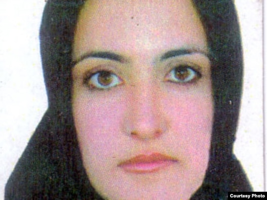 شيرين علم‌هویى روز ۱۹ ارديبهشت ۱۳۸۹ بدون اطلاع  خانواده و وكلايش، به همراه چهار فعال كرد ديگر در زندان اوين به دار  آويخته شد.