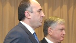 Главы МИД Армении и Азербайджана - Эдвард Налбандян (справа) и Эльмар Мамедъяров