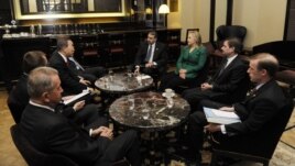 Američka sekretarka Hillary Clinton i generalni sekretar UN-a Ban Ki-Moon (rear L) u Jerusalemu, 21. novembar 2012.