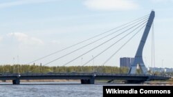 Мост через Дудергофский канал, которому власти российского города Санкт-Петербург хотят присвоить имя бывшего главы Чечни Ахмата Кадырова.