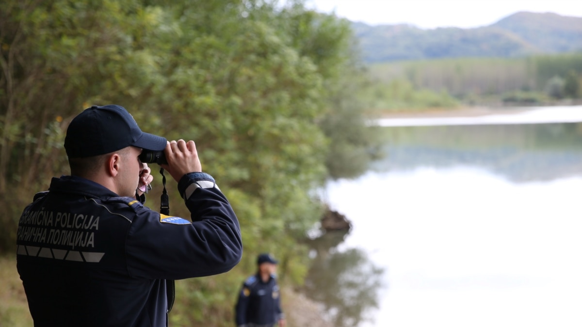 Grani Na Policija Bih Spasila Migranta Od Utapanja