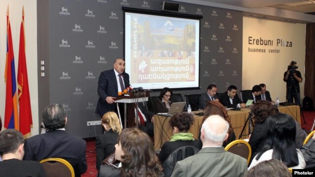 Armenia - Leaders of the Armenian Revolutionary Federation present the party's electoral manifesto in Yerevan, 9Apr2012.
