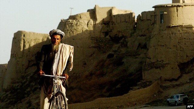 The ancient but now somewhat dilapidated city of Ghazni used to be a major center of Islamic culture. 