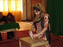A woman votes in Ashgabat during the presidential election on February 11 (OSCE)