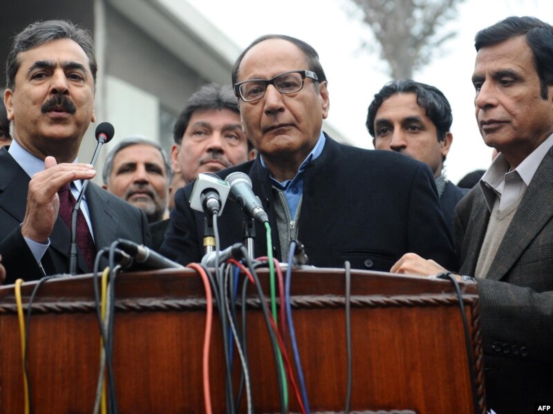 Yousaf Raza Gilani (left) Yousaf Raza Gilani (left)