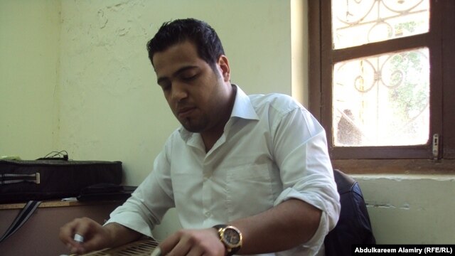 عازف القانون الشاب عمر زياد