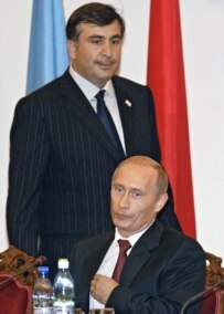 Russian President Vladimir Putin (sitting) and Georgian President Mikheil Saakashvili at a CIS meeting in 2005 (ITAR-TASS)