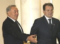 Kazakh President Nursultan Nazarbaev and Italian Prime Minister Romano Prodi in Astana (AFP)
