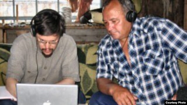 Doctor Gregory Anderson (left) works with Middle Chulym-speaker Vasiliy Gabov (courtesy of The Living Tongues Institute For Endangered Languages)