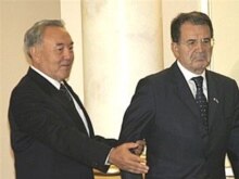 Kazakhstan - Italian Prime Minister Romano Prodi (R) meets with Kazakh President Nursultan Nazarbaev (L) in Astana, 08Oct2007