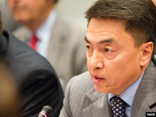 Қазақстандағы адам құқықтары жөніндегі уәкіл Асқар Шәкіров. Варшава, 4 қазан 2010 жыл. 