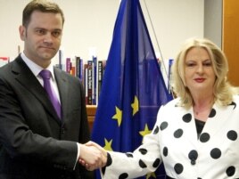 Edita Tahiri i Borislav Stefanović u Briselu, jul 2011.
