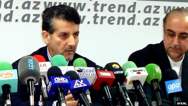 Iranian envoy to Azerbaijan Mohammad Bagir Bahrami (left) at a press conference in Baku (file photo).