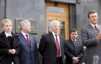 From left to right: Yuliya Tymoshenko (Opposition Bloc of Tymoshenko), Yuriy Yekhanurov (Our Ukraine), Oleksandr Moroz (Socialist Party), Adam Martynyuk (Communist Party deputy), and Viktor Yanukovich in Kyiv on April 11 (epa)