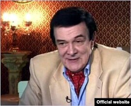1997-ci ildə Günəş sisteminin balaca planetlərindən birinə onun adı verilib