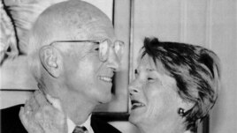Joseph Murray, kirurgu i parë që transplantoi veshkën me bashkëshorten, Bobby, San Francisko, 1990 