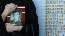 La Memorianul victimelor conflictului georgiano-abhaz din 1992-1993, Tbilisi.
