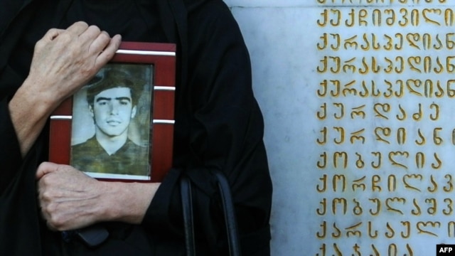 La Memorianul victimelor conflictului georgiano-abhaz din 1992-1993, Tbilisi.