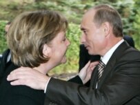 A warm greeting between the two leaders in Sochi (ITAR-TASS)